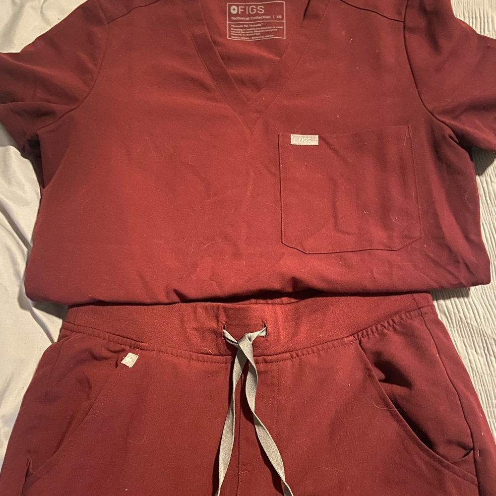 FIGS maroon scrub set, size XS top and bottom, great condition, barely worn.